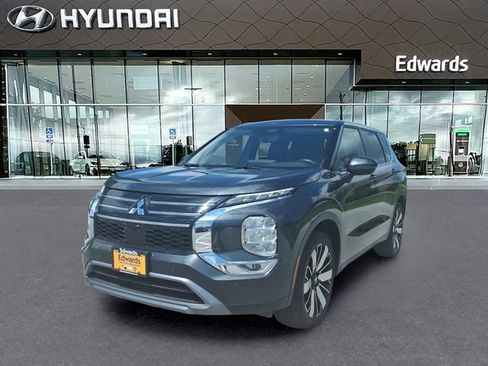 Used 2025 Mitsubishi Outlander SE AWD/4WD image 1