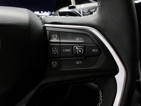 Used 2025 Jeep Grand Cherokee L Altitude image 32