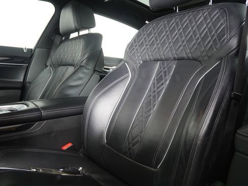 Used 2022 BMW 740i xDrive 740i xDrive w/ M Sport Package image 8