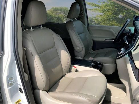 Used 2015 Toyota Sienna XLE Premium FWD image 29