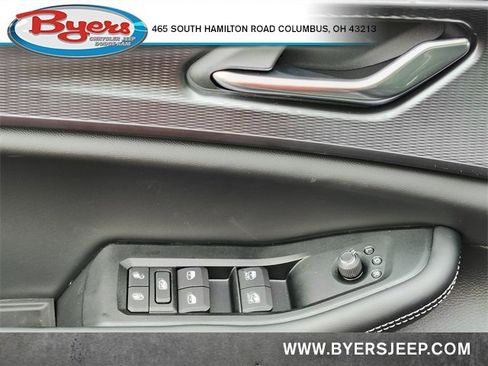 New 2025 Jeep Grand Cherokee Altitude image 13