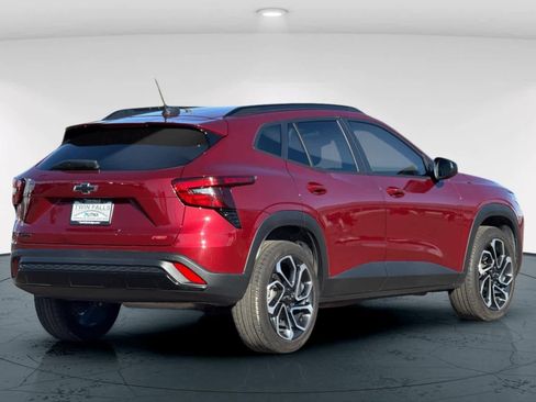 Used 2024 Chevrolet Trax RS w/ Driver Confidence Package image 2