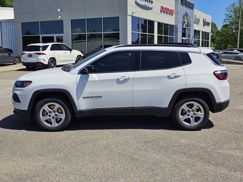 Used 2023 Jeep Compass Latitude w/ Convenience Group AWD/4WD image 15
