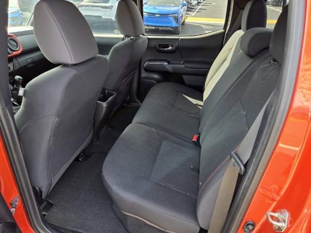 Used 2018 Toyota Tacoma TRD Off-Road AWD/4WD image 10