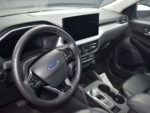 Used 2024 Ford Escape Platinum image 29