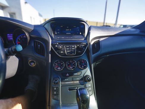 Used 2016 Hyundai Genesis 3.8 image 8