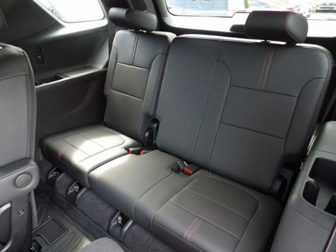 Used 2023 Chevrolet Traverse RS AWD/4WD image 24