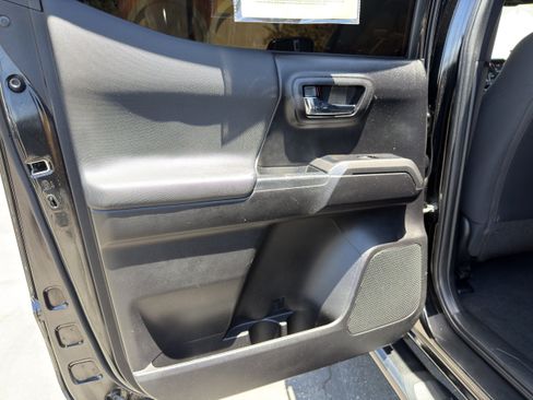 Used 2021 Toyota Tacoma TRD Sport w/ Technology Package RWD image 19