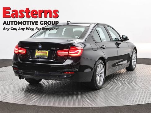 Used 2017 BMW 320i xDrive Sedan AWD/4WD image 5