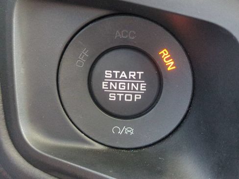 Used 2025 Jeep Wrangler Unlimited Sahara AWD/4WD image 31