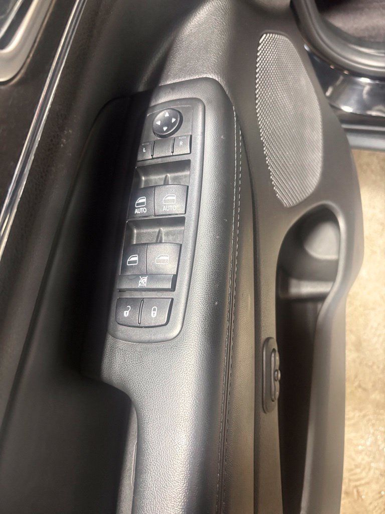 Used 2018 Jeep Grand Cherokee Limited AWD/4WD image 26
