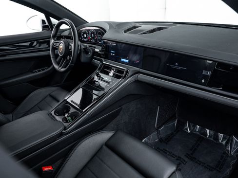 Certified 2025 Porsche Panamera 4 image 19