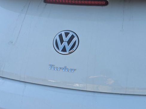 Used 2019 Volkswagen Beetle 2.0T SE image 4