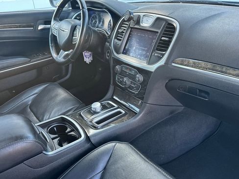 Used 2019 Chrysler 300 Limited RWD image 15
