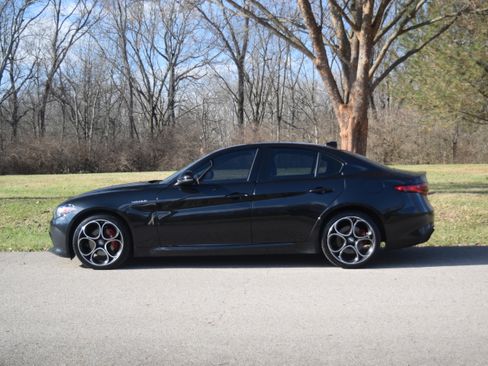 Used 2022 Alfa Romeo Giulia Veloce image 25