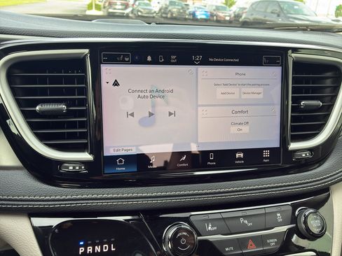 Used 2023 Chrysler Pacifica Touring-L FWD image 19