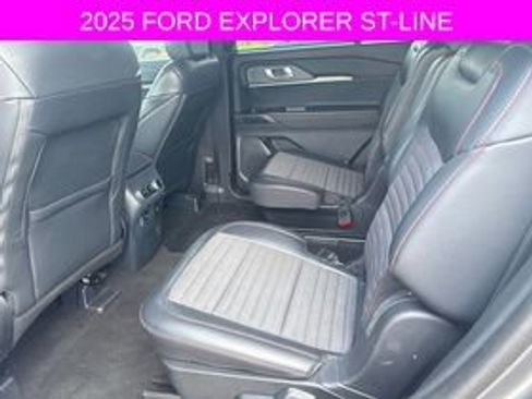Used 2025 Ford Explorer ST-Line image 10