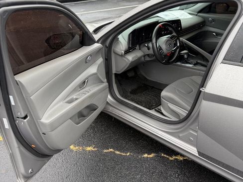 Used 2023 Hyundai Elantra SEL FWD image 15