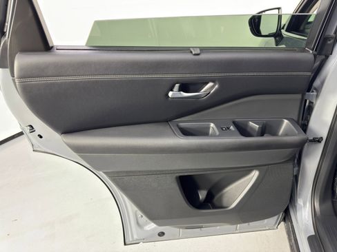 Used 2024 Nissan Pathfinder Platinum image 44