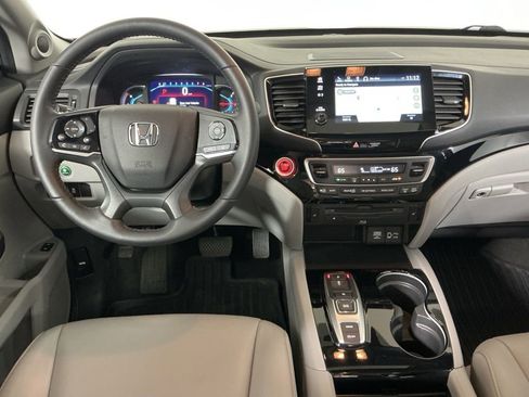 Used 2022 Honda Pilot Touring image 10