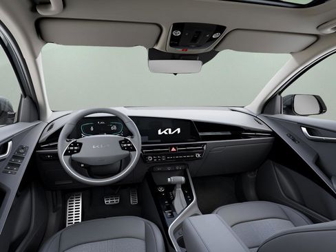 New 2025 Kia Niro EX Touring image 14