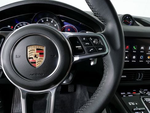 Used 2022 Porsche Cayenne image 11