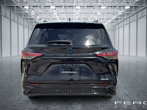 Used 2021 Toyota Sienna XSE w/ XSE Plus Package FWD image 4
