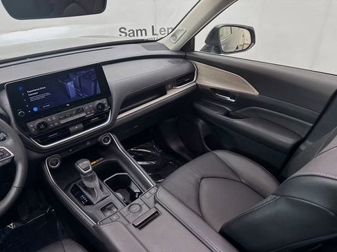 Used 2024 Toyota Grand Highlander Limited image 24