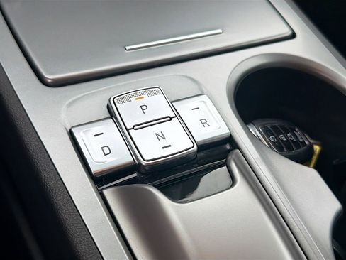 Used 2023 Hyundai Kona SE FWD image 15