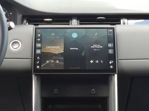 Used 2025 Land Rover Discovery Sport S image 30