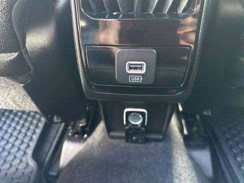 Certified 2025 Jeep Compass Latitude image 32