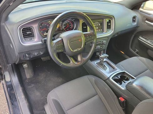 Used 2019 Dodge Charger SXT RWD image 8