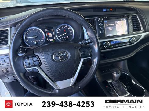 Used 2018 Toyota Highlander SE image 18