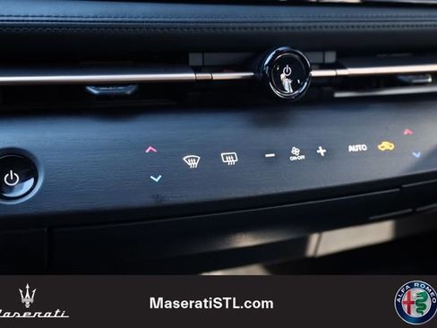 Used 2023 Nissan Ariya FWD image 19