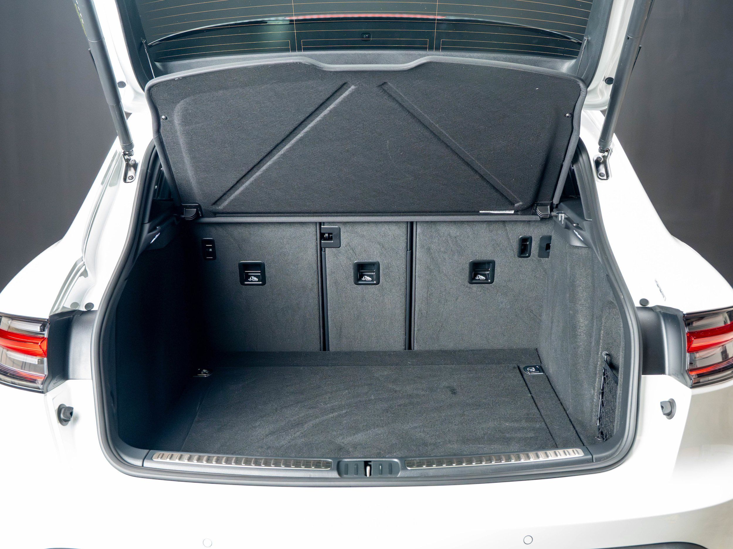 Certified 2026 Porsche Macan AWD/4WD image 42