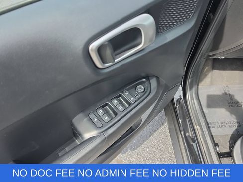Used 2025 Hyundai Venue SEL FWD image 13