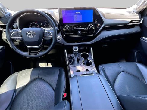 Used 2023 Toyota Highlander Limited FWD image 15