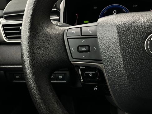 Used 2025 Toyota Camry LE image 32