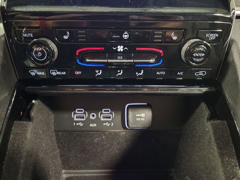 Used 2023 Jeep Grand Cherokee L Limited AWD/4WD image 17
