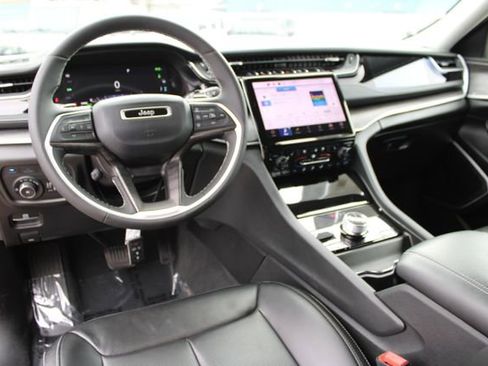 Used 2023 Jeep Grand Cherokee 30th Anniversary image 13