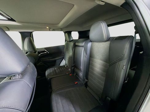 Used 2024 Mitsubishi Outlander SE Black Edition image 25