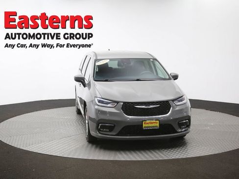 Used 2023 Chrysler Pacifica Touring-L FWD image 52