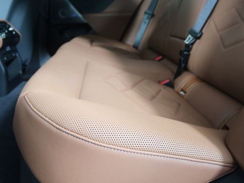 Used 2025 BMW i5 xDrive40 w/ Executive Package image 15