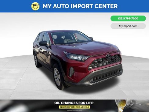 Used 2022 Toyota RAV4 LE FWD image 1