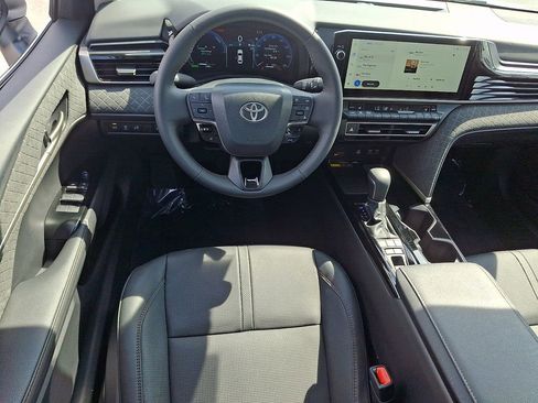 Used 2026 Toyota Camry XLE AWD/4WD image 11