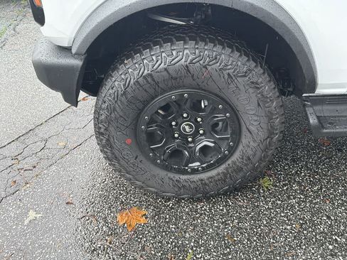 New 2026 Ford Bronco Outer Banks w/ Sasquatch Package AWD/4WD image 9
