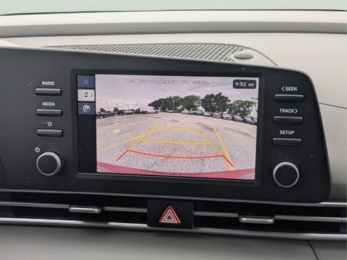 Certified 2025 Hyundai Elantra SE FWD image 19