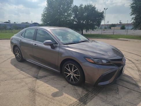 Used 2024 Toyota Camry SE FWD image 15