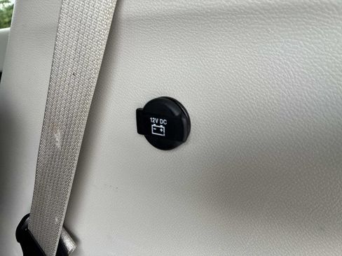 Used 2023 Chrysler Voyager LX FWD image 14