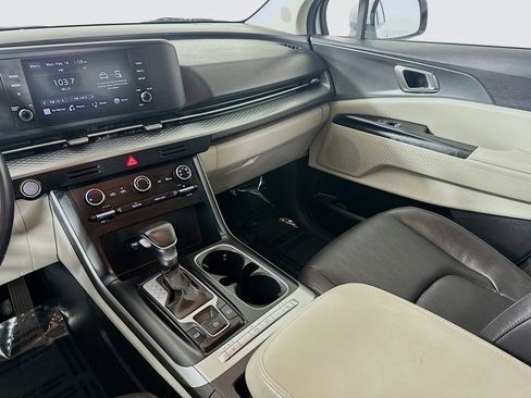 Certified 2024 Kia Carnival LX image 22